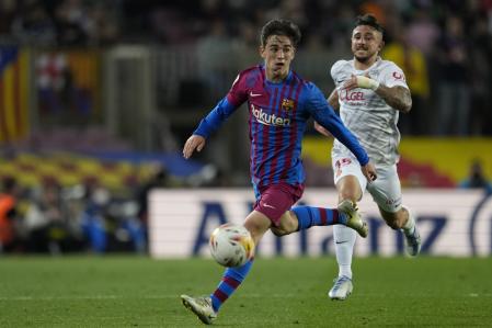 El centrocampista del FC Barcelona Gavi (c), durante el partido de Liga en Primera División que disputan FC Barcelona y RCD Mallorca