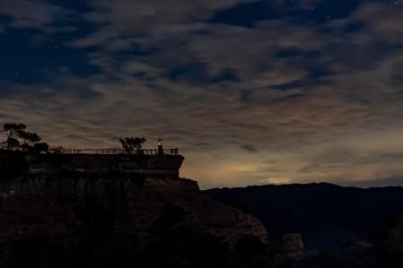 El Salt de la Minyona de noche.