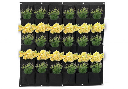 Cultivo vertical en estructura textil.