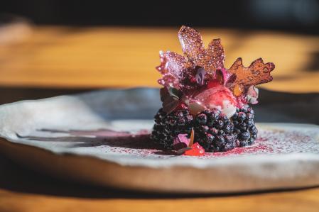 Mark Birchall, formado en El Celler de Can Roca elabora platos con flores de invernadero