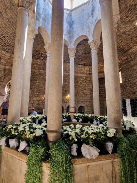 Girona Temps de Flors en los Baños Árabes.