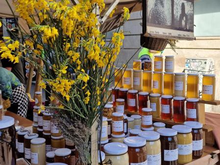 Sant Ponç 2022 en la calle Hospital del Raval de Barcelona.