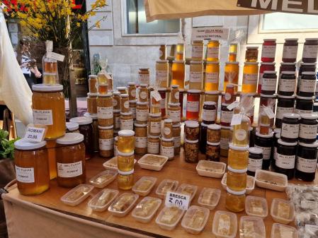 Sant Ponç 2022 en la calle Hospital del Raval de Barcelona.