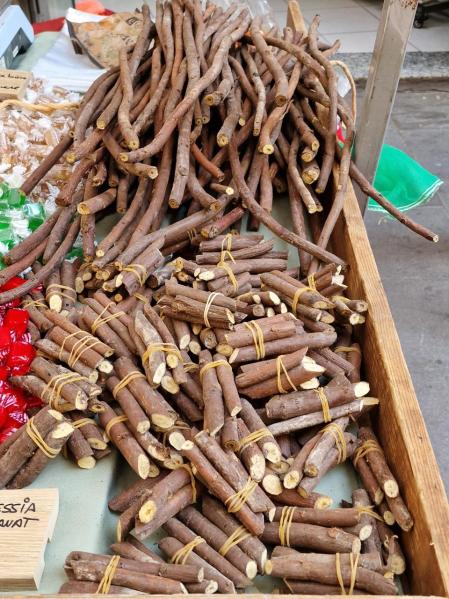 Sant Ponç 2022 en la calle Hospital del Raval de Barcelona.