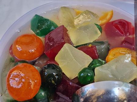 Sant Ponç 2022 en la calle Hospital del Raval de Barcelona.