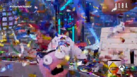 Pablo Motos, obligado a refugiarse bajo la mesa ante la lluvia de papelillos en 'El Hormiguero