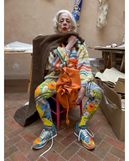 Lynda Benglis posa para Loewe