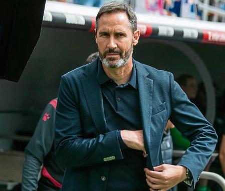 Vicente Moreno, head coach of Espanyol looks on during the Spanish League, La Liga Santander, football match played between Real Madrid and RCD Espanyol at Santiago Bernabeu stadium on April 30, 2022, in Madrid, Spain. AFP7 30/04/2022 ONLY FOR USE IN SPAIN