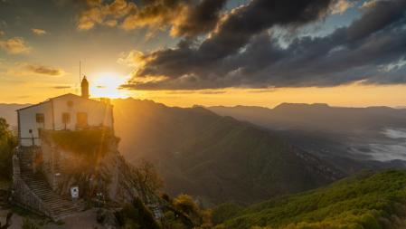 Amanecer en el Santuario de Bellmunt.
