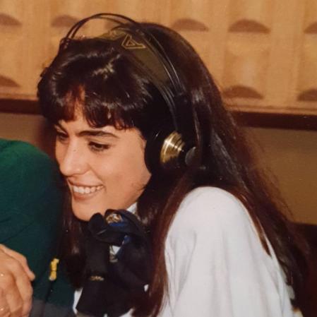 La comunicadora, con 21 años, trabajando en la radio de Cádiz.