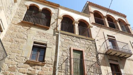 Casa que parece haber sido dividida en varias.