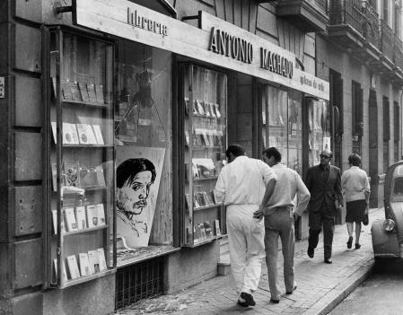 ATENTADO LIBRERÍA ANTONIO MACHADO: Madrid, 29-10-1971. Por tercera vez ha sido atacada la librería 