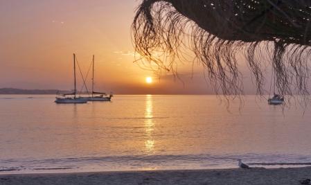 Amanecer con calima en Fuengirola.