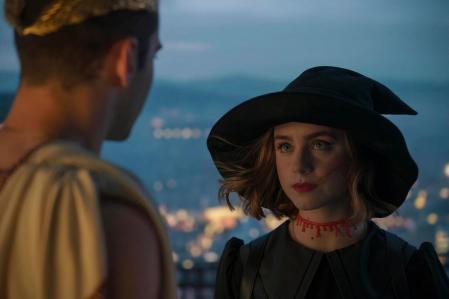 Clara Galle y Julio Peña protagonizan la serie en Netflix de 'A través de mi ventana', basada en el libro homónimo de Ariana Godoy