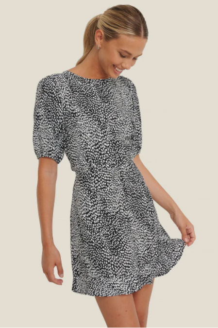 Vestido con abertura en la espalda de Na-kd