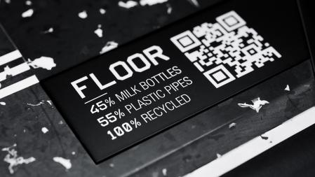 El piso del Scenic Vision se ha fabricado con materiales reciclados 