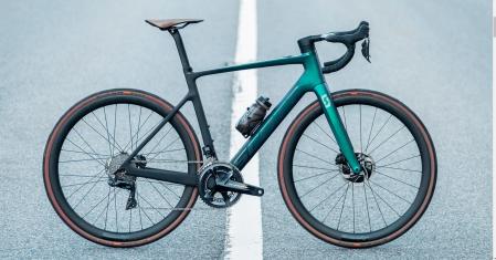 Addict eRide, así es la ligera bici eléctrica de carretera para entrenamientos exigentes.