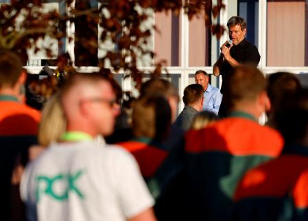 FILE PHOTO: German Economy and Climate Protection Minister Robert Habeck answers the employees' questions at PCK oil refinery in Schwedt/Oder, Germany May 9, 2022. REUTERS/Hannibal Hanschke/File Photo
