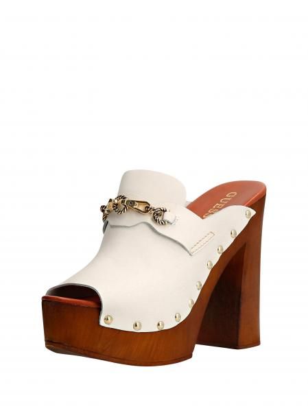 Un zueco elegante y refinado firmado por la italiana Guess