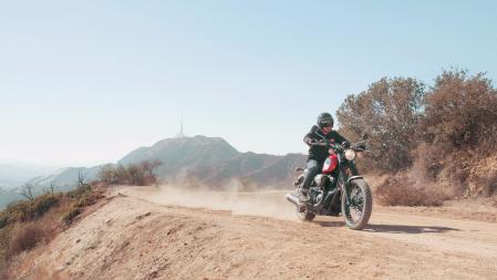 La Yamaha SCR 950 es de los modelos con mayor adaptabilidad tanto en tierra como en asfalto