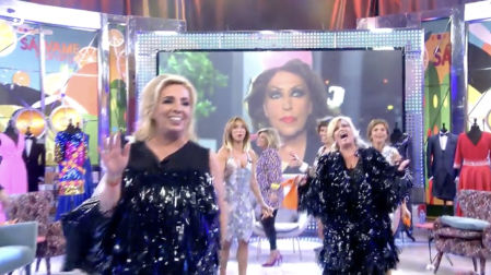 Los colaboradores de 'Sálvame' abandonan el plató entre cantes y bailes