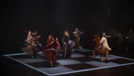 El cuadro que dedica al mito lorquiano de Bernarda Alba, con Pagés con bastón de mando