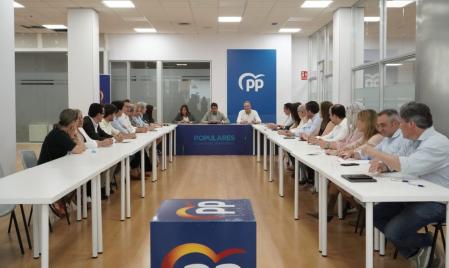 Carlos Mazón durante la reunión con diputados nacionales y autonómicos.