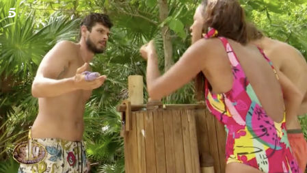 'Supervivientes 2022': Alejandro Nieto y Marta Peñate se enzarzan en un nueva discusión por el champú