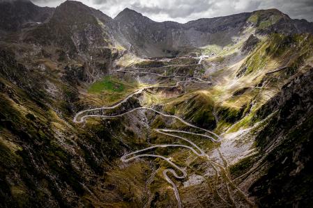Las famosas curvas de Transfagarasan en Rumanía