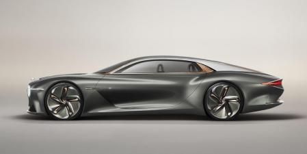 El Bentley EXP 100 GT mide 5,8 metros de largo y casi 2,4 metros de ancho 