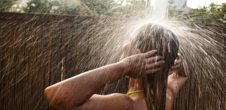 <br>Una doctora se hace viral explicando por qué no debes orinar en la ducha (iStock)