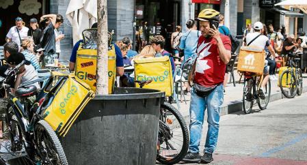 Repartidores de comida de restaurantes a domicilio 