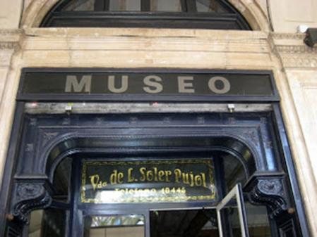 Lluis Soler i Pujol, en el Nº 8 de la plaza Real en 1930.