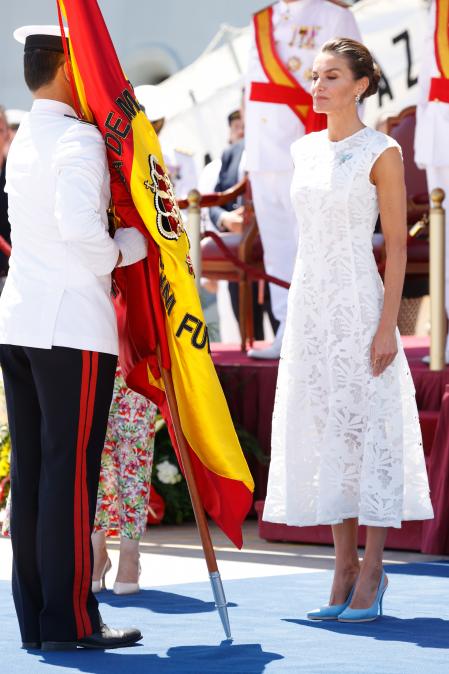 La reina Letizia durante la entrega de la bandera nacional a la Fuerza de Guerra Naval Especial