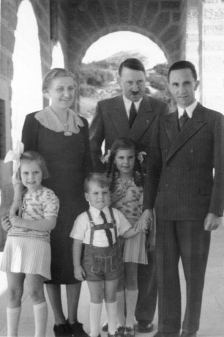 Hitler con la familia Goebbels en el Nido del Águila en 1938