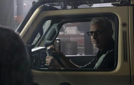 Jeff Goldblum, como Ian Malcolm, en una escena de 'Jurassic World Dominion', coescrita y dirigida por Colin Trevorrow.