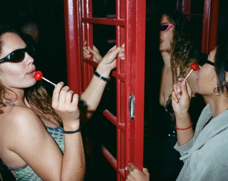 '¡Que viva el chupa chups! Un dulce clásico, consumido por clientas de la no menos clásica Amensia