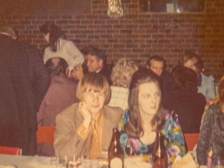 Peter Dupas, de joven, junto a unos amigos