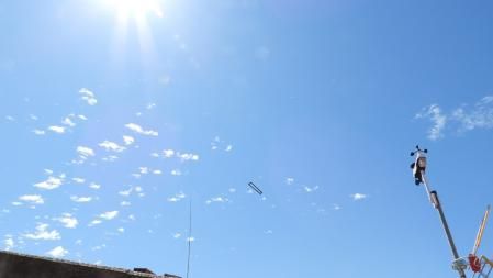 Solución al Reto visual con la posición del avión señalizada.