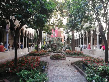 El 'ou com balla' en la basílica de la Concepció de Barcelona.