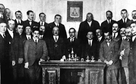 Imagen de familia de la Asamblea de Ronda, con Blas Infante en el centro de la imagen