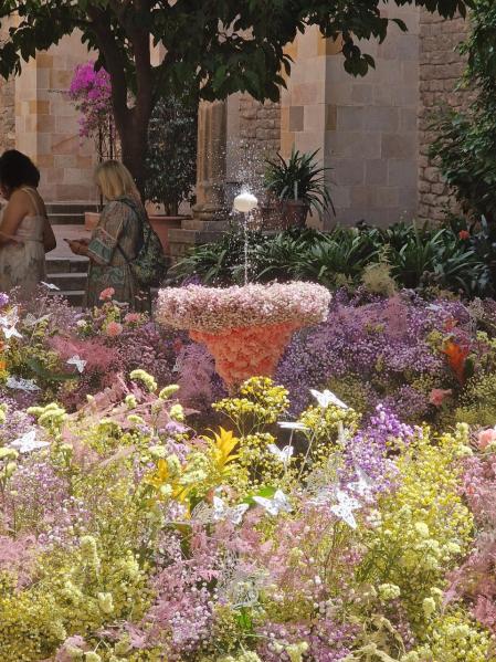 Ou com balla en el patio del Museu Frederic Marès.