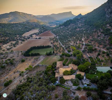 La Finca Comassema parece ser el destino elegido por Chenoa y Miguel Sánchez Encinas.