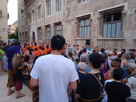 Concentración contra la ZAL el 16 de junio de 2022, junto al Palau de la Generalitat en València