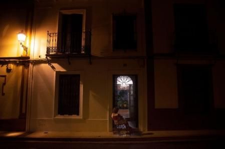 Por la noche se puede ventilar e intentar crear corrientes de aire