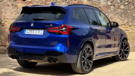 Los colores disponibles, las llantas, los impresionantes frenos o la zaga con una cuádruple salida de escape nos dan unas inconfundibles pistas de su apellido M Competition.