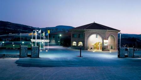 Visita gratis a la cava o disfruta de un 10% de descuento en la compra de cava y vino en Canals & Munné