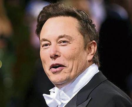 FILE PHOTO: Elon Musk arrives at the In America: An Anthology of Fashion themed Met Gala at the Metropolitan Museum of Art in New York City, New York, U.S., May 2, 2022. REUTERS/Andrew Kelly/File Photo