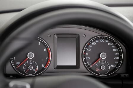 Algunos velocímetros solo marcan en rojo los digítos de 30 y 50 km/h 