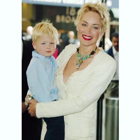 Sharon Stone con su primer hijo, Roan, al que adoptó en el año 2000